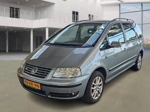 Volkswagen Sharan 2.8 V6 Highline/7PERS/AUT/PSENSOR/HALFLEDER/STOELVERW/TREKHAAK/VAKANTIEKLAAR/