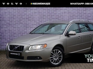 Volvo V70 2.5T Summum | Youngtimer | Trekhaak | Lederen bekleding | Family line | Bi-xenon | Navigatie | CD-wisselaar | Dakrails | Stoelverwarming |