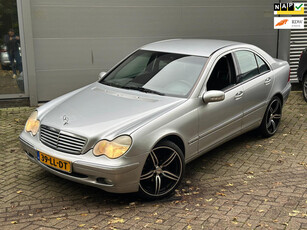 Mercedes-Benz C-klasse 180 K. Elegance / NIEUWE APK / RIJDT SCHAKELT GOED / LM VELGEN