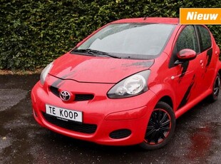 Toyota Aygo 1.0-12V ASPIRATION RED