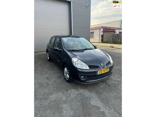 Renault Clio 1.6-16V Privilège