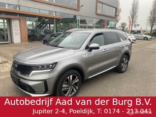 Sorento 1.6 T 267pk PHEV Hybrid 4WD Dynamic Plus Editin 5 pers. Navigatie , Achteruit rij camera , Lederen bekleding incl. stoel & stuur verwarming , Parkeerhulp Voor& Achter Priveglas , nieuw staat ! tot 7 jaar garantie