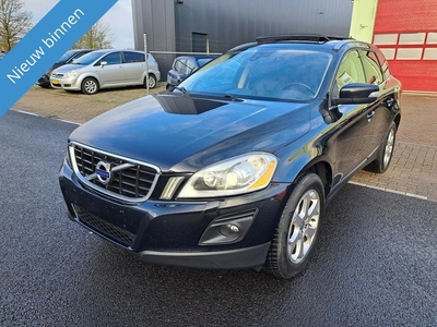 Volvo XC60 2.4 D5 AWD GERESERVEERD!!!!!!