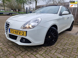 Alfa Romeo Giulietta 1.4 T Distinctive/ 2e eigenaar/arco/leer/panorama dak/navi/apk/inruilen is mogelijk