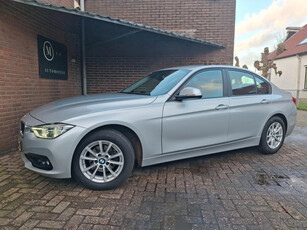 BMW 3-serie 318i Executive 136PK Automaat / Navigatie / Achteruitrijcamera / Cruise Controle