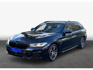 BMW 5 Serie Touring 530e M-SPORT ** LASER, NAVI+, LEDER, PANORAMA, HuD, DR. ASS+, HiFi ** 1e EIG - BMW GARANTIE t/m 04-2026 ** ** INFORMEER OOK NAAR ONZE AANTREKKELIJKE FINANCIAL-LEASE TARIEVEN **