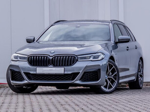 BMW 5 Serie Touring 530e xDrive M-SPORT ** LASER, LEDER, PANORAMA, TREKH, HuD, HiFi, 19-inch LMV ** € 37.500 onder NP - Ex-BMW AG ** ** INFORMEER OOK NAAR ONZE AANTREKKELIJKE FINANCIAL-LEASE TARIEVEN **