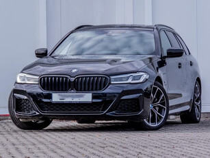 BMW 5 Serie Touring 530e xDrive M-SPORT ** LASER, LEDER, PANORAMA, TREKH, HuD, HiFi, 19-inch LMV ** € 37.500 onder NP - Ex-BMW AG ** ** INFORMEER OOK NAAR ONZE AANTREKKELIJKE FINANCIAL-LEASE TARIEVEN **