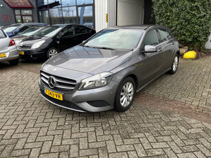 Mercedes-Benz A-klasse a180 met 180 pk en apple/android carplay en sfeer verlichting