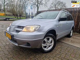 Mitsubishi Outlander 2.0 Invite plus/ 1e eigenaar/nap/airco/apk 17-10-2025/trekhaak/ lage KM/RIJD SCHAKELT GOED inruilen is mogeli