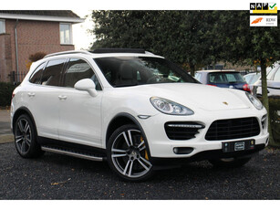 Porsche Cayenne 4.8 Turbo 501 PK Keramische Remmen Pano Luchtvering Trekhaak Bose 21''