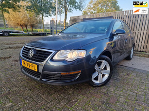 Volkswagen Passat 1.6 FSI Trendline/airco/navi/apk25-10-2025/nieuwe remschijven remblokken/rijd schakelt perfect/inruilen mogelijk