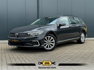 Volkswagen Passat Variant * Trekhaak * Stoelverw * Camera * Cruise * Navi * Lichtmetaal *