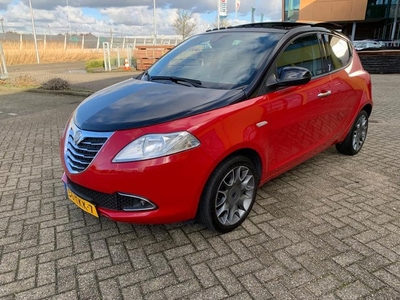 Lancia Ypsilon 0.9 TwinAir Platinum Rood/Zwart 2012 Airco