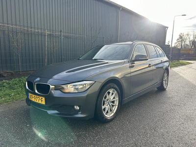 BMW 3 Serie Touring 316d Luxury / LEER / PANORAMADAK / STOELVERWARMING / CRUISE