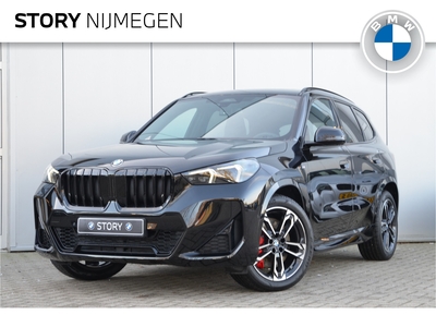 BMW X1 sDrive18i M Sport Automaat / Panoramadak / Trekhaak / Adaptieve LED / Sportstoelen / Adaptief M Onderstel / Comfort Access / Harman-Kardon