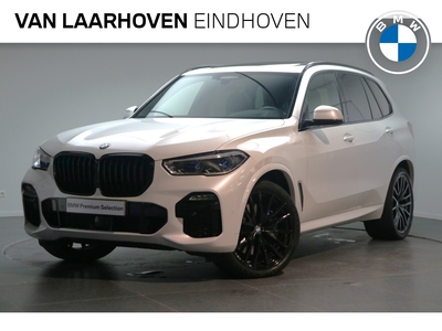 BMW X5 M50i High Executive Automaat / Panoramadak Sky Lounge / Trekhaak / Laserlight / Active Steering / Adaptief M Onderstel / Parking Assistant Plus / Stoelventilatie / Soft-Close