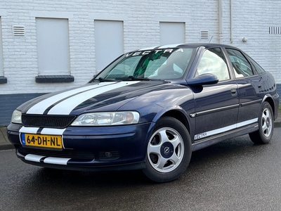 Opel Vectra 1.6-16V Pearl Sport