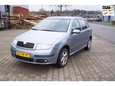 Skoda Fabia 1.4-16V Elegance/ Airco / Cruise / Trekhaak