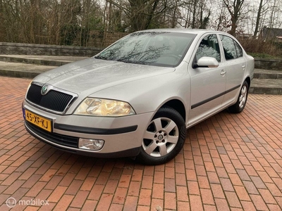 Skoda Octavia 1.6Elegance CRUISE CONTROL NIEUWE APK KEURING