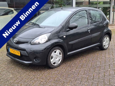 Toyota Aygo 1.0 VVT-i Now 5drs - Airco - Centrale vergrendeling - Stuurbekrachtiging