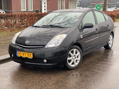 Toyota Prius 1.5 VVT-i Tech Edition Dealer