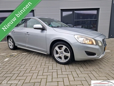 Volvo S60 1.6 T3 Momentum SCHUIFKANTELDAK DEALERONDERHOUDEN