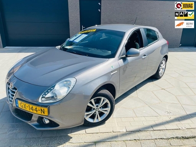 ALFA ROMEO GIULIETTA 1.4 T | AUTOMAAT | Distinctive Lusso | trekh.afn.b. | zeer veel acc. | in nieuwstaat