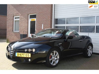 Alfa Romeo Spider 2.2 JTS Nieuwe Apk, Rood Creme Leder Zeer Nette Auto!!!