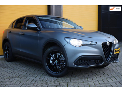 Alfa Romeo Stelvio 2.0 T AWD Super / MAT Grijs / Cruise Control / Lane Assist / Dode Hoek / Navi / Camera / Pdc / 19 Inch