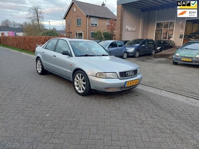 Audi A4 1.8 5V Sedan met APK 2025