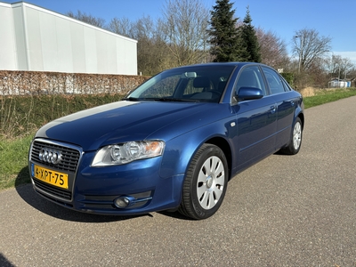 AUDI A4 Limousine 2.0 Pro Line Business / AIRCO / PARROT / CRUISE