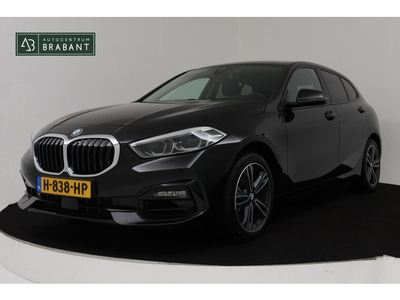 BMW 1-serie 118i Executive Edition Sport Automaat (CARPLAY, PDC, NAVIGATIE, SPORSTOELEN, 1e EIGENAAR, DEALER ONDERHOUDEN))