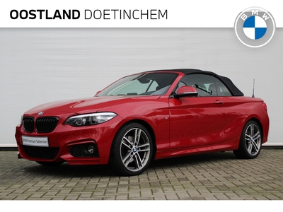 BMW 2-SERIE Cabrio 220i M Sport Automaat / Sportstoelen / LED / M Sportonderstel / PDC voor + achter / Stoelverwarming