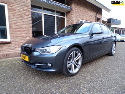 BMW 3-serie 328i High Executive Automaat / Navi