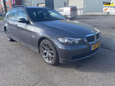 BMW 3-serie Touring 318i High Executive Nieuwe Ketting-Klepseals