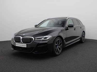 BMW 5-SERIE Touring 530e High Executive M Sportpakket / Panoramadak / Head-Display / Laserlight / Harman Kardon / 19''