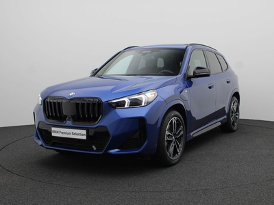 BMW X1 30e xDrive M Sportpakket Comfort Pack Travel Pack / Panoramadak / Driving Assistant Professional / Head-Up Display / Harman Kardon / 19''