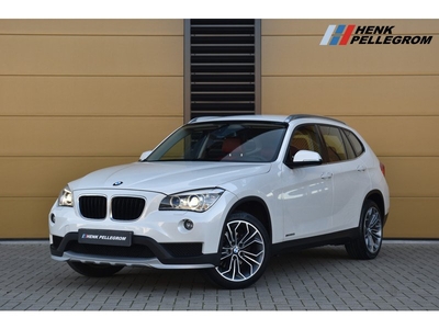 BMW X1 sDrive20i Executive * Navigatie Professional * Leder * Xenon * Trekhaak *