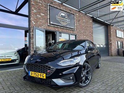 Ford Focus 2.3 EcoBoost ST / Apple CarPlay / LED / PDC /