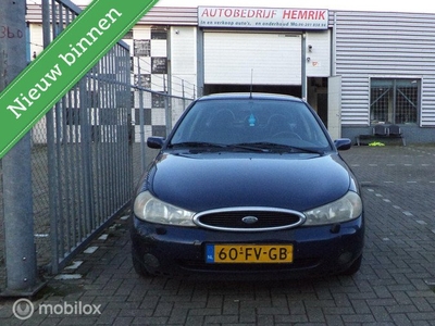 Ford Mondeo 2.0-16V Ghia Platinum