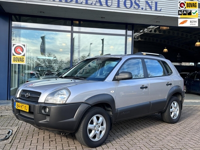 HYUNDAI TUCSON 2.0i Active Airco LM-Velgen Elek.Pakket Audio met CD en USB Isofix Trekhaak NAP NL-Auto Zeer Nette Staat!