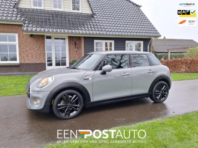 Mini Cooper 136 PK 5Drs. Business, Excitement Pakket, Full-Map Navi, Leer-Stof, Airco, Parkeersensoren, LM-Velgen, Cruise-Control.