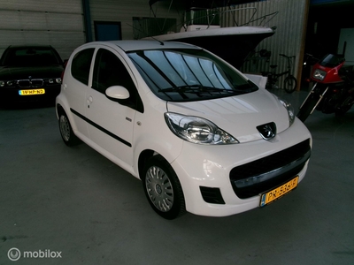 PEUGEOT 107 1.0-12V XR Airco .