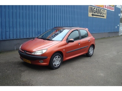 Peugeot 206 1.6-16V Gentry - APK tot 06-09-2024 - 5 deurs -