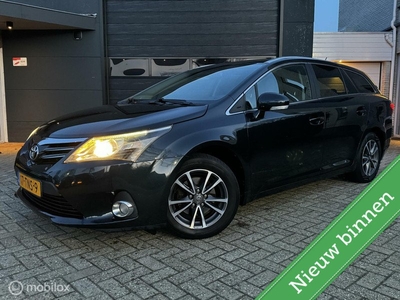 Toyota Avensis 1.8 VVTi Comfort NAVI / CLIMA / CRUISE / HAAK