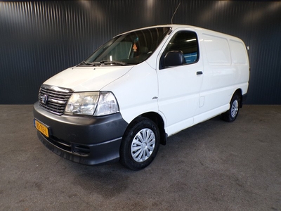 Toyota HiAce 2.5 D-4D KWB Comfort - € 4.595,- NETTO! - 3 Zits Bijrijrdersbank