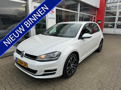 Volkswagen Golf 1.4 TSI Highline XENON/ Voorzien van trekhaak / Cruise control / Ergo-Active bestuurderstoel /Electronic climate control.