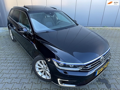 VOLKSWAGEN PASSAT Variant 1.4 TSI GTE Highline / Pano / Virtual / ACC / Lane Assist