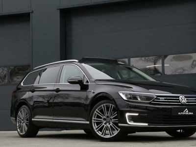 Volkswagen Passat Variant 1.4 TSI GTE Highline Panodak Adaptiv Cruise AppleCarplay Trekhaak Sfeerverlichting 18Inch Uitstraling BJ2016